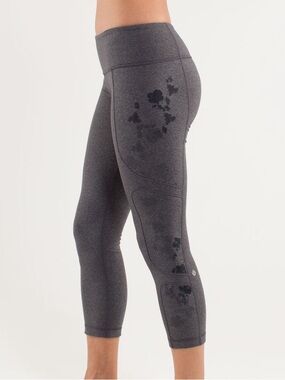 Lululemon Hold Me Close Crop Sz 6 Gray Floral Crop Leggings EUC